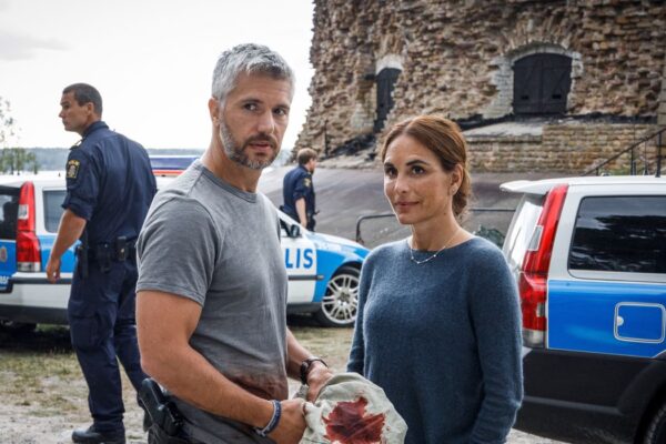 Da sinistra: Nicola Cleve boch e Alexandra Rapaport in una scena di