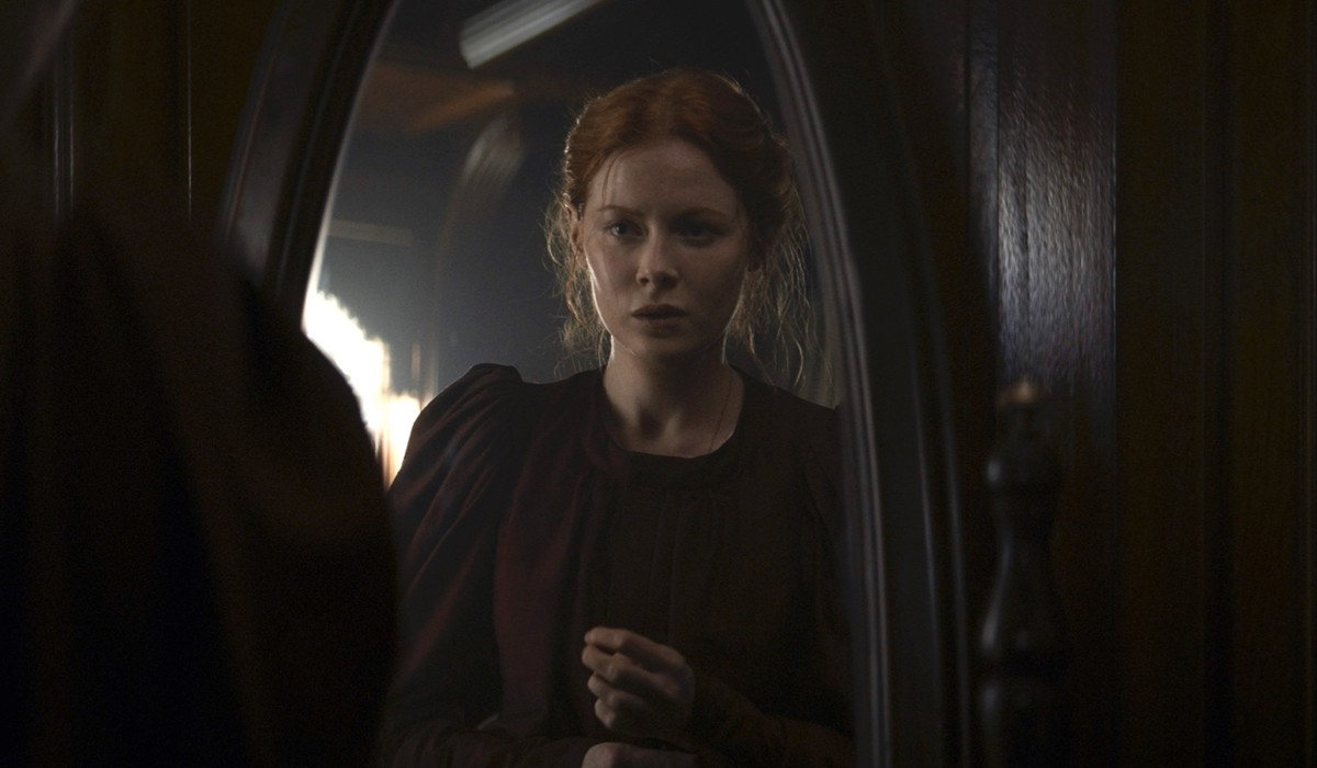 Emily Beecham in una scena della serie tv “1899”. Credits: Netflix.