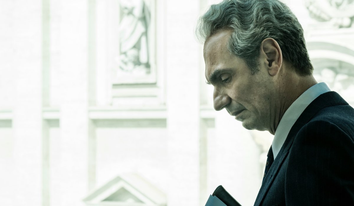 Fabrizio Gifuni (Aldo Moro) in una scena di