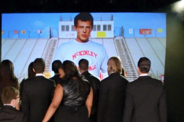 Un fotogramma del terzo episodio della stagione 5 di “Glee”. Credits: Disney+.