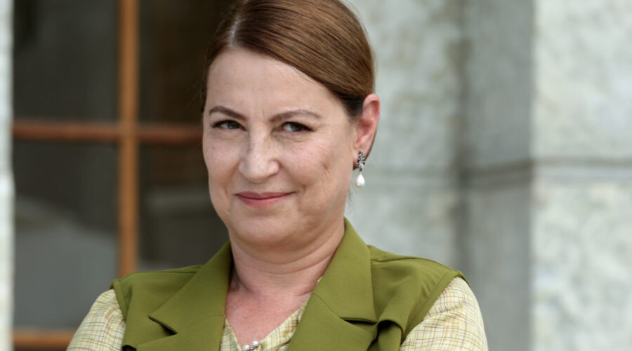 Vahide Perçin (Hünkar) in una scena di 