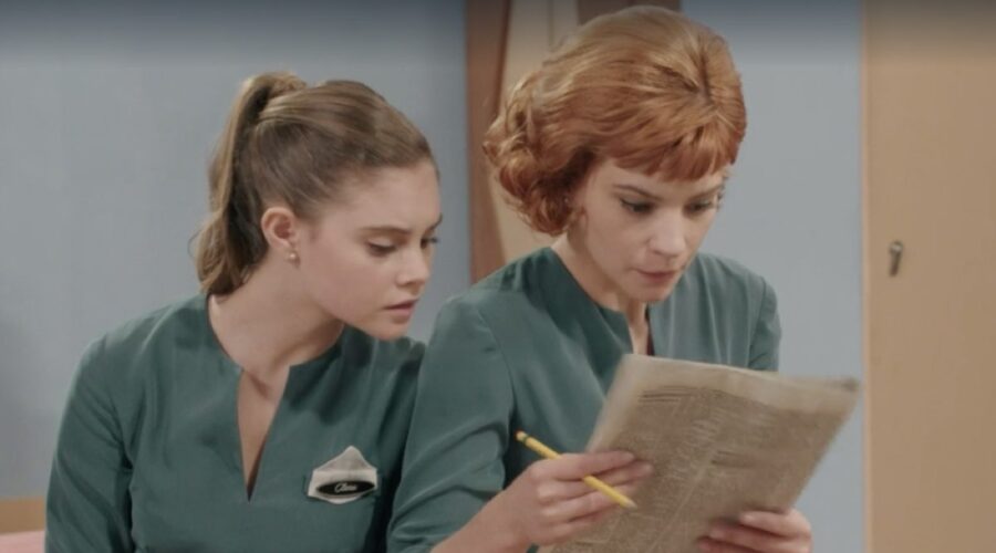 Da sinistra: Elvira Camarrone (Clara Boscolo) e Gaia Bavaro (Gemma Zanatta) in una scena nella puntata 46 de