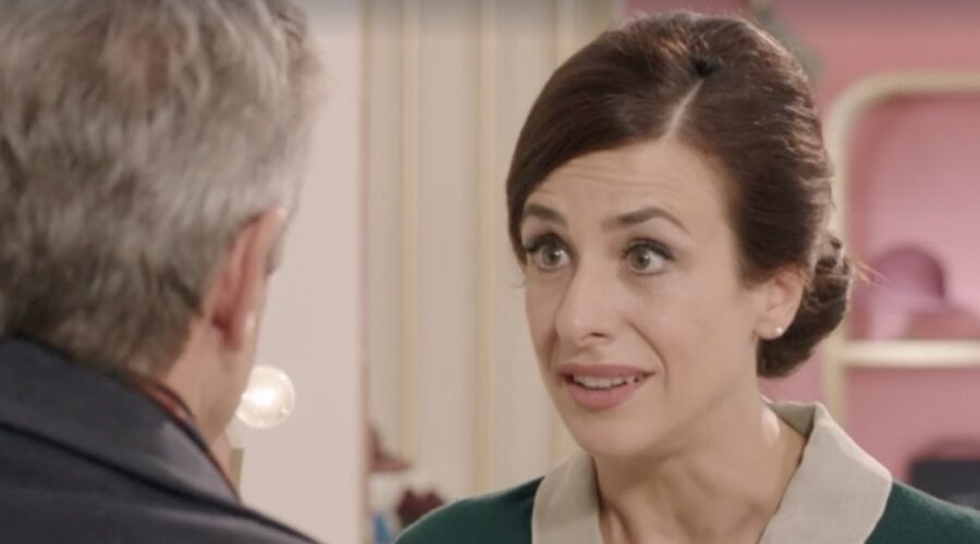 Lara Komar (Gloria Moreau) in una scena della puntata 52 de
