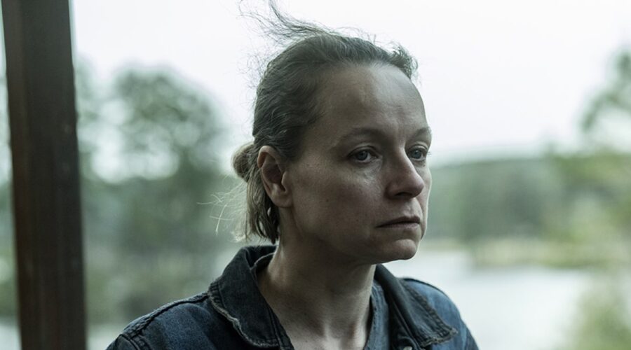 Samantha Morton nei panni di Jadis in “Tales of The Walking Dead“. Credits: Disney+.