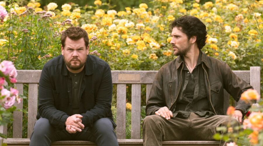 James Corden E Colin Morgan In Una Scena Di