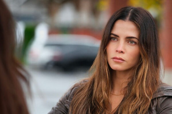 Jenna Dewan interpreta Lucy Lane in