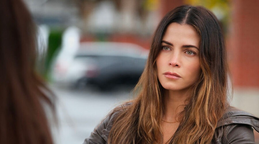 Jenna Dewan interpreta Lucy Lane in 