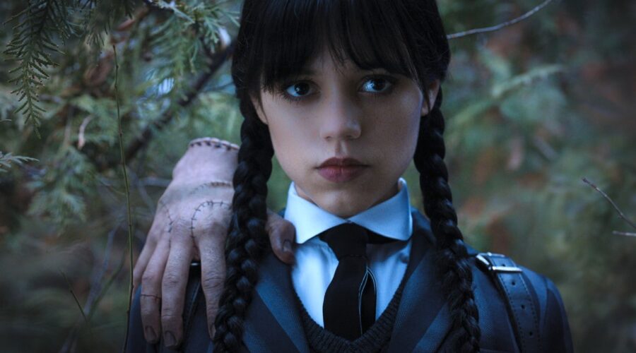 Jenna Ortega in una scena di 