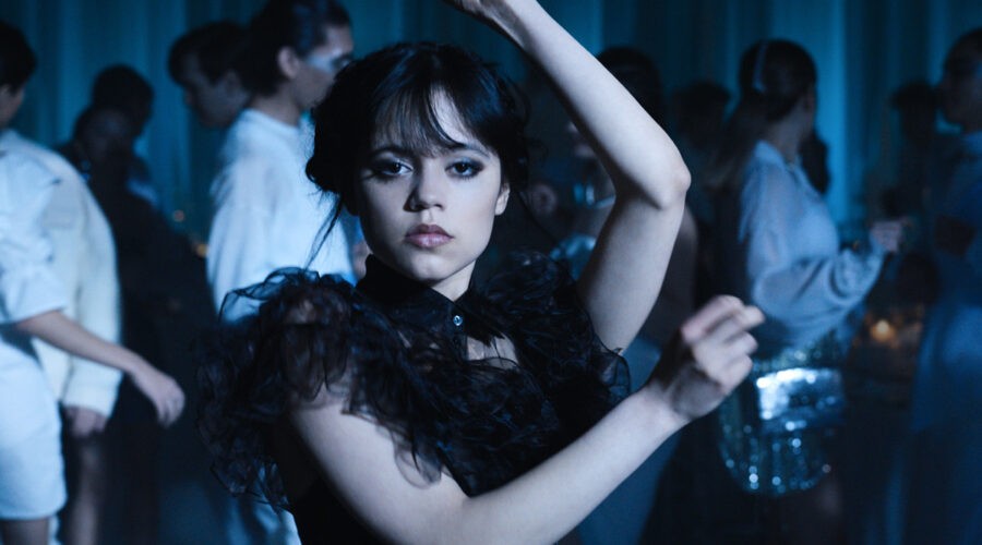 Jenna Ortega in una scena di 