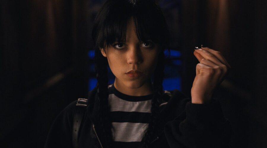 Jenna Ortega in una scena di 
