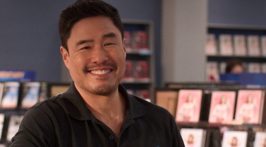 Randall Park interpreta Timmy in 