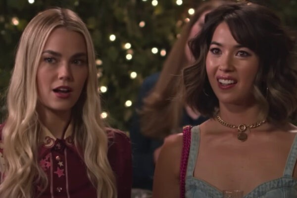 Da sinistra: Rebecca Rittenhouse e Nichole Bloom in una scena del trailer di