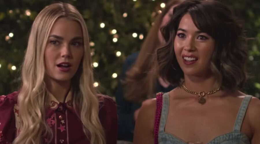 Da sinistra: Rebecca Rittenhouse e Nichole Bloom in una scena del trailer di