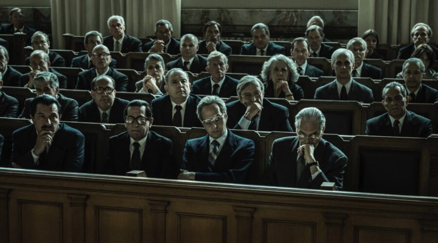 Scena di gruppo con Fausto Russo Alesi (Francesco Cossiga) in