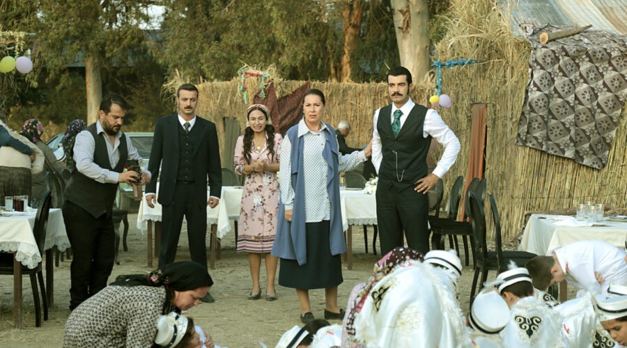 Una scena di gruppo di