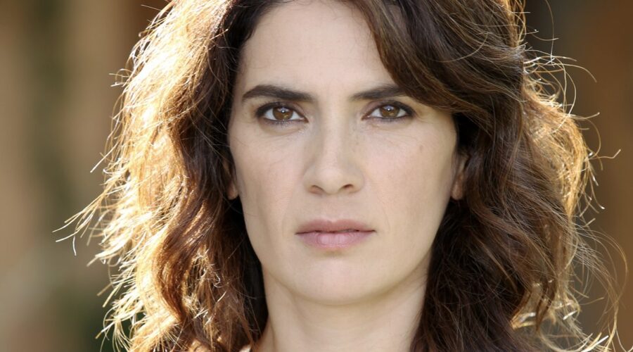 Maya Sansa in un posato per 