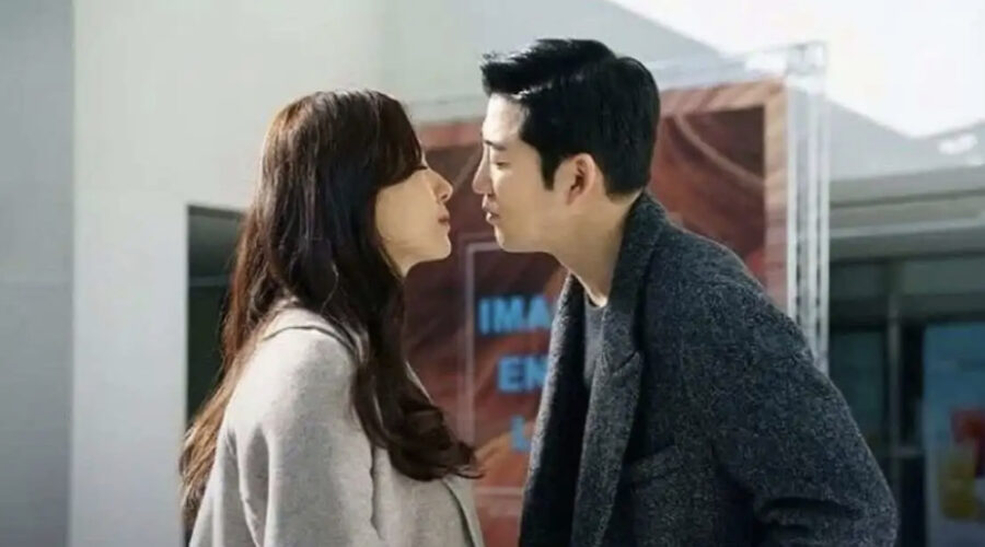 Seo Ji-hye E Kim Ji-suk In Kiss Sixth Sense Credits Screenshot Disney Plus