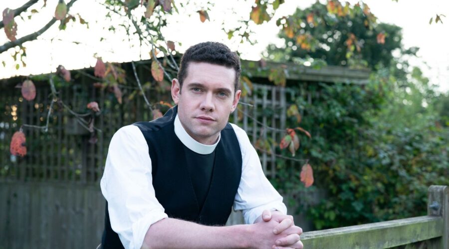 Tom Brittney in una scena di