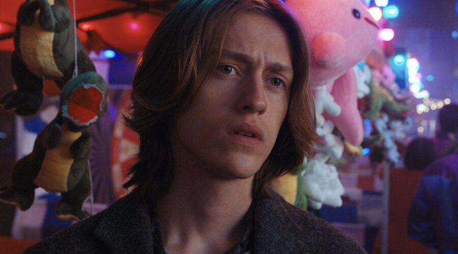 Xavier Thorpe (Percy Hynes White) In Mercoledì Credits Netflix