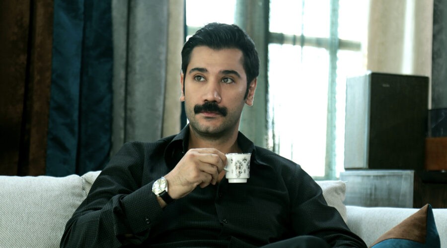 Ugur Günes (Yilmaz)
 in una scena di
