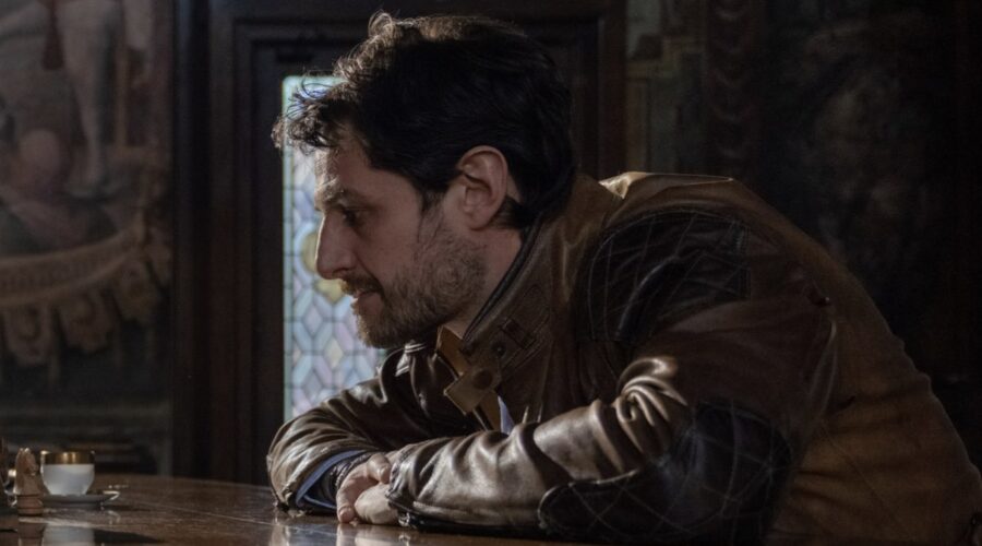 Alberto Paradossi (Vincenzo Tessari) in una scena di