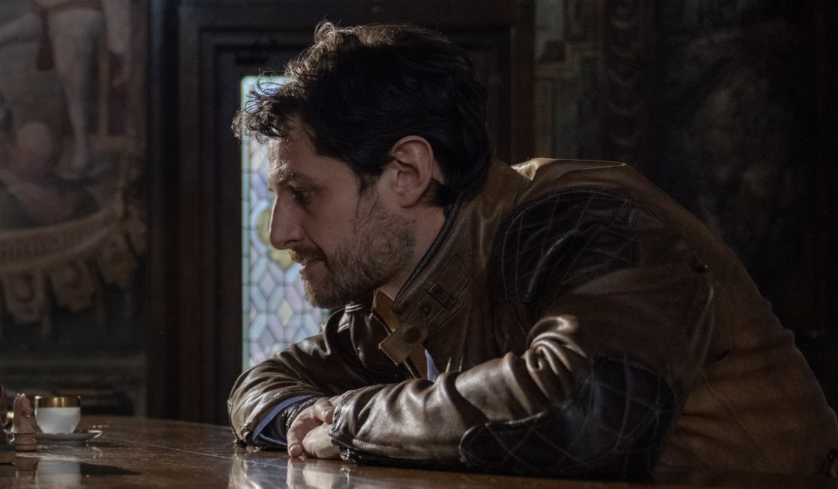 Alberto Paradossi (Vincenzo Tessari) in una scena di