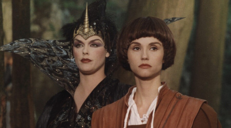 Brigitte Nielsen (La Strega Nera) E Alessandra Martines (Fantaghirò) In Fantaghirò Credits Mediaset