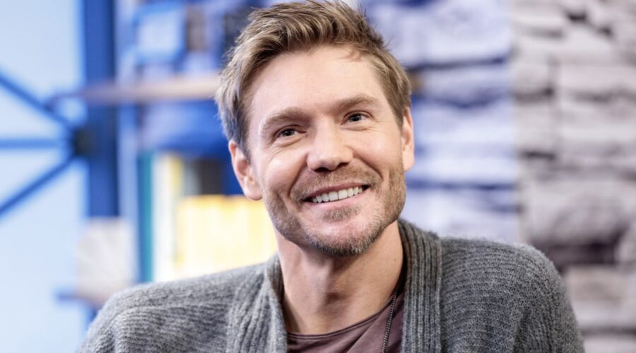STUDIO CITY, CALIFORNIA - 19 FEBBRAIO: L'attore Chad Michael Murray visita
