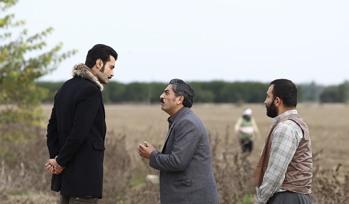 Da sinistra: Murat Ünalmis (Demir) e Bülent Polat (Gaffur Taskin) in una scena di 