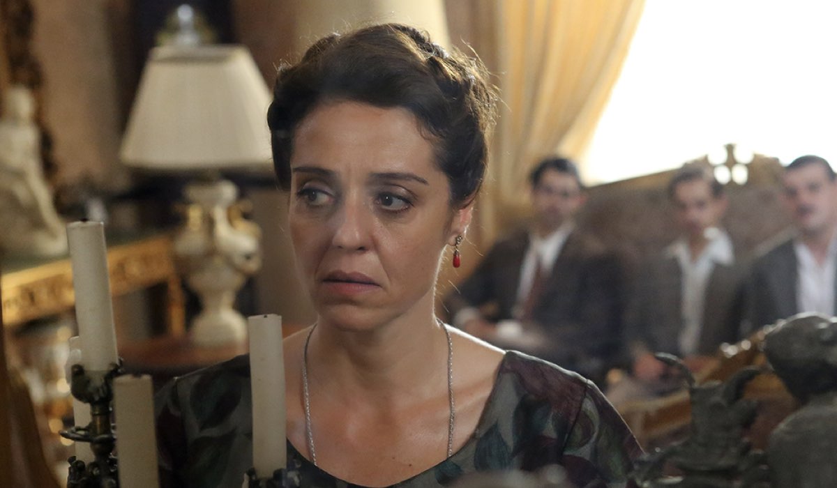 Vanessa Scalera (Filumena Marturano) in una scena del film tv 