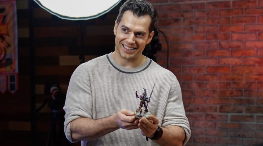 Henry Cavill nello scatto diffuso in concomitanza dell'annuncio. Credits: Warhammer-Community.com