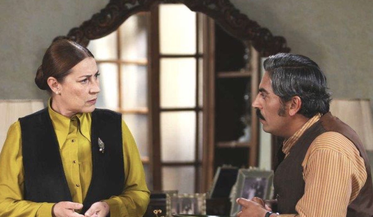 Da sinistra: Vahide Perçin (Hünkar) e Bülent Polat (Gaffur Taskin) in una scena di 