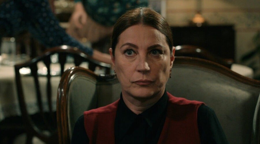 Vahide Perçin (Hünkar) in una scena di