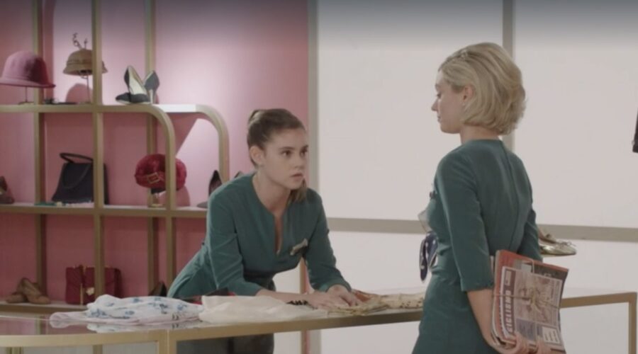 Da sinistra: Elvira Camarrone (Clara Boscolo) e Francesca Del Fa (Irene Cipriani) in una scena della puntata 54 de