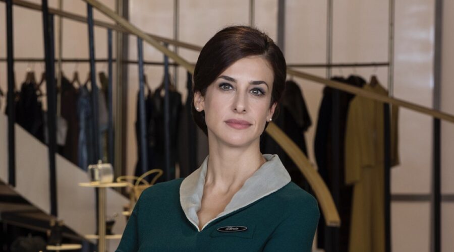 Lara Komar (Gloria Moreau) in un posato per