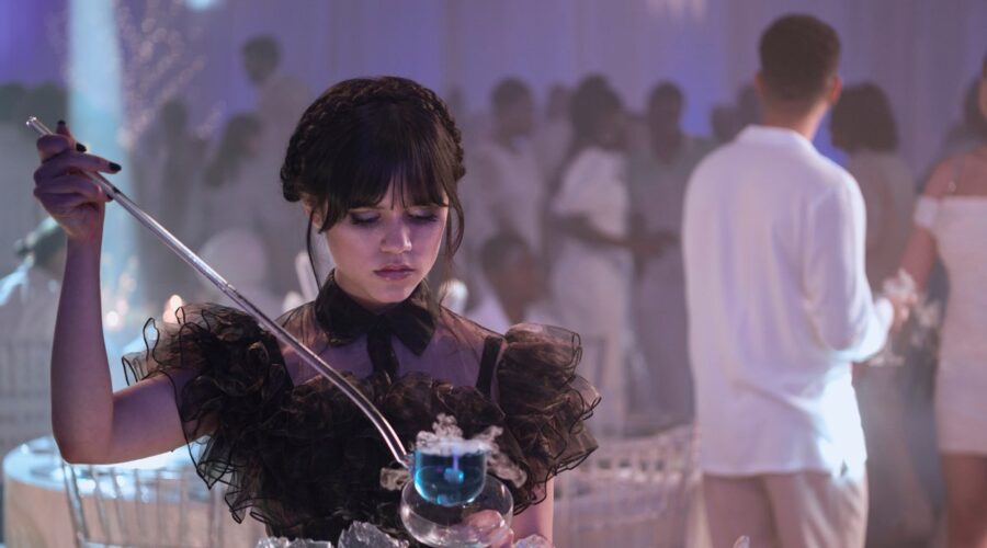 Jenna Ortega in una scena di 