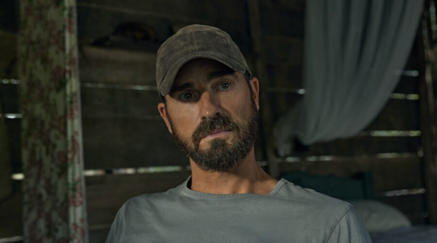 Justin Theroux in una scena della seconda stagione di “The Mosquito Coast”. Credits: Apple TV+.