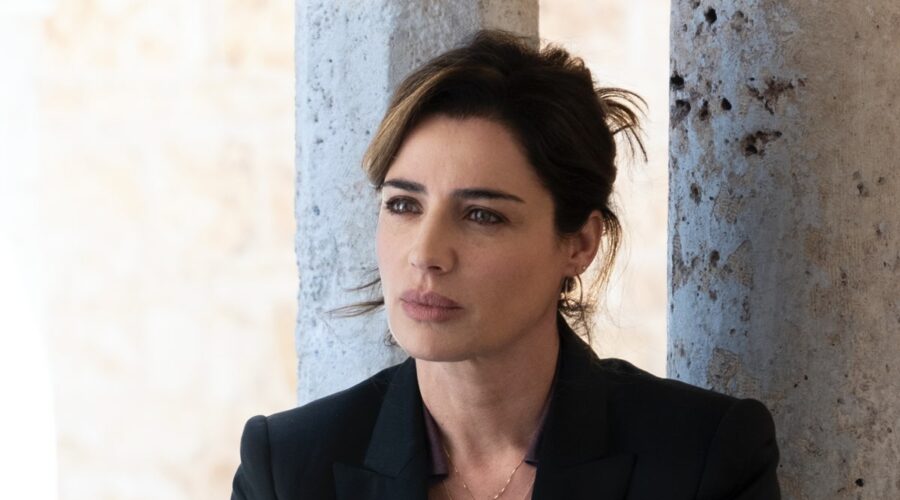 Luisa Ranieri (Lolita Lobosco) in una scena di