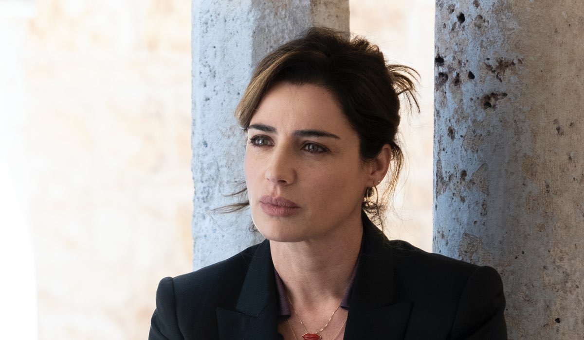 Luisa Ranieri (Lolita Lobosco) in una scena di