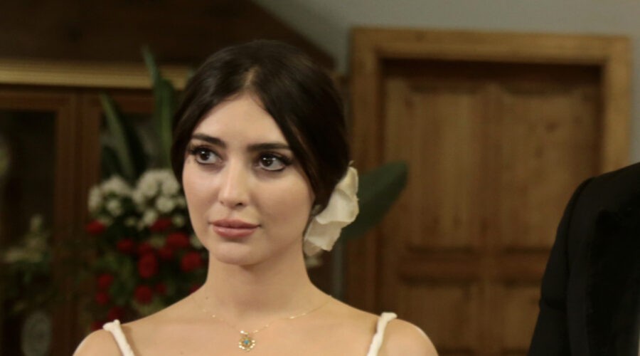Melike İpek Yalova (Müjgan Hekimoğlu Akkaya) in una scena di
