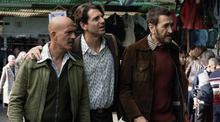 Da sinistra: Gian Marco Tognazzi, Giampaolo Morelli e Marco Giallini in “Non ci resta che il crimine - La serie”. Credits: Chiara Calabrò/Sky.
