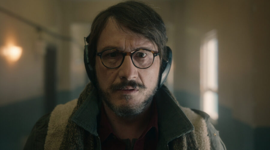 Osman Sonant in una scena di: