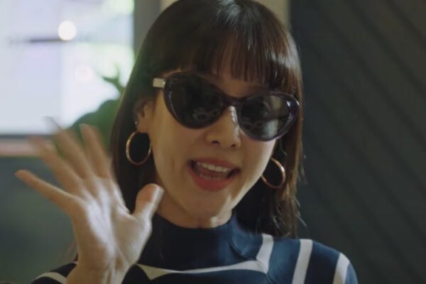 Screenshot di Kwak Sun Young in una scena di