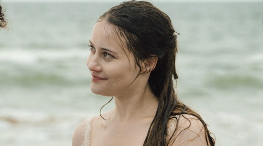 Sissi (Dominique Devenport) in una scena di