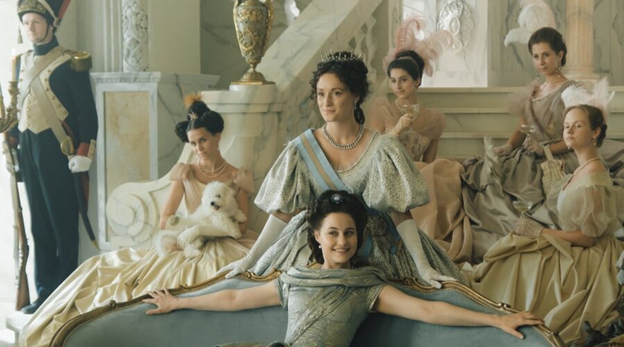 Sissi (Dominique Devenport) in una scena di