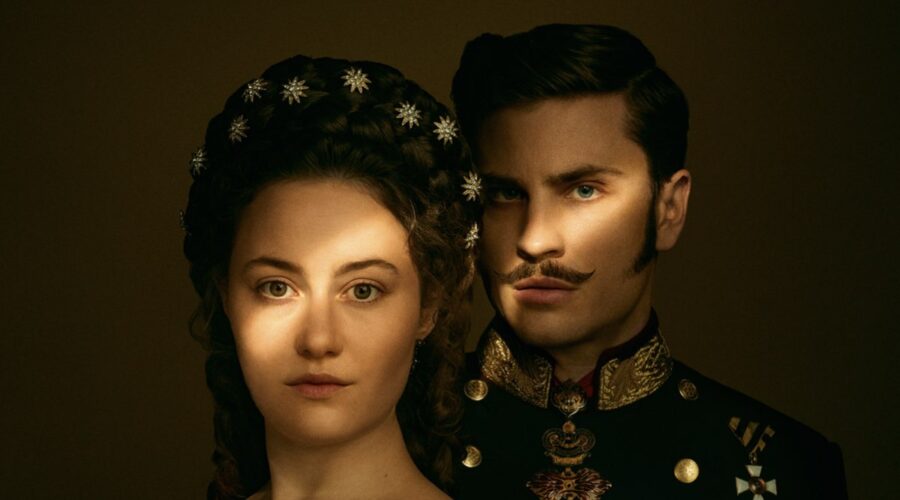 Sissi (Dominique Devenport) e Franz (Jannik Schümann) in un particolare del poster di “Sissi 2“. Credits: RTL/Mediaset.