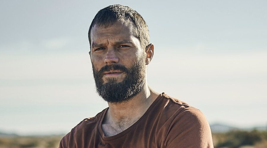Jamie Dornan in una scena di “The Tourist”. Credits: Paramount+.