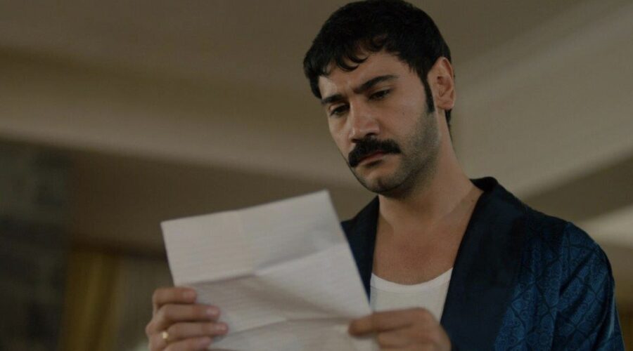 Ugur Günes (Yilmaz)
 in una scena di