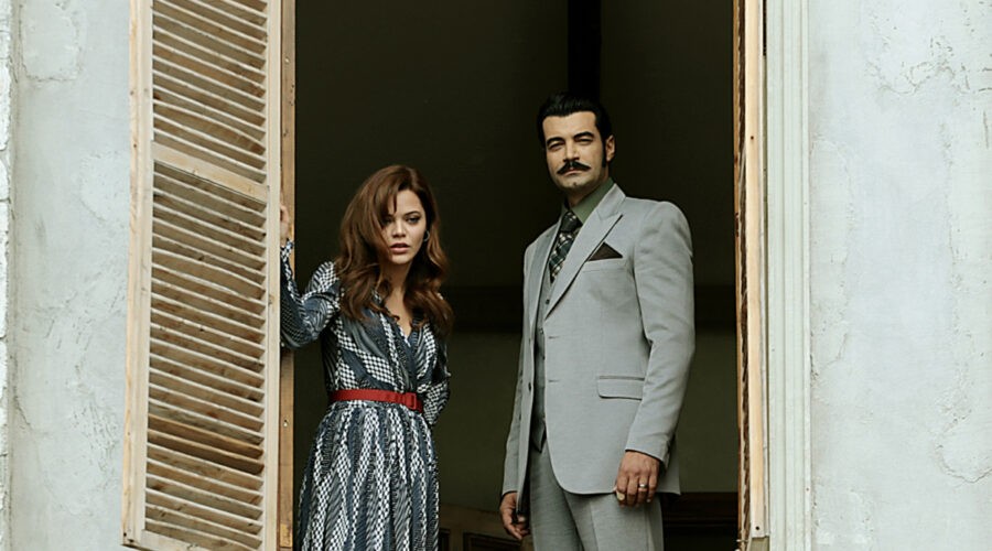 Da sinistra: Hilal Altinbilek (Züleyha) e Murat Ünalmis (Demir) in una scena di