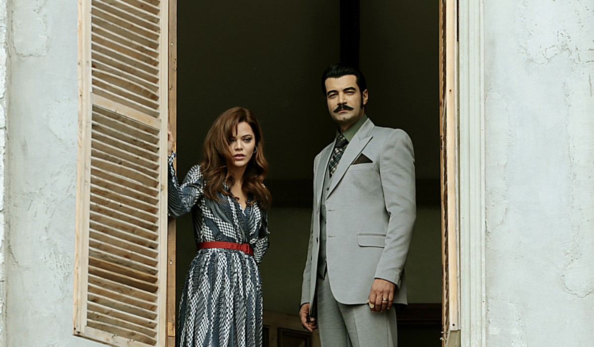 Da sinistra: Hilal Altinbilek (Züleyha) e Murat Ünalmis (Demir) in una scena di 